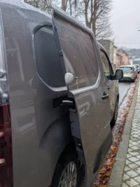 Serrure antivol manuelle de couleur grise pour camion utilitaire