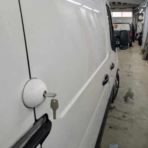 Serrure antivol pour porte latérale fourgon